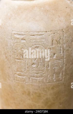 Egypte, Saqqara, Sérapéum, vase canopique de taureau Apis. Banque D'Images