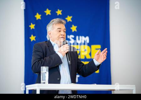 Vienne, Vienne, Autriche. 22 janvier 2024. Conférence de presse avec le porte-parole fédéral WERNER KOGLER sur la "candidature pour la candidature principale du Parti vert autrichien aux élections européennes" avec la candidate principale et militante pour le climat LENA SCHILLING. (Image de crédit : © Andreas Stroh/ZUMA Press Wire) USAGE ÉDITORIAL SEULEMENT! Non destiné à UN USAGE commercial ! Banque D'Images