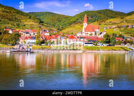 Weissenkirchen, Autriche. Vallée de Wachau sur le Danube, paysage coloré d'automne. Banque D'Images