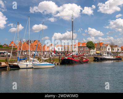 Voiliers dans le nouveau port de Zierikzee, Schouwen-Duiveland, Zélande, pays-Bas Banque D'Images