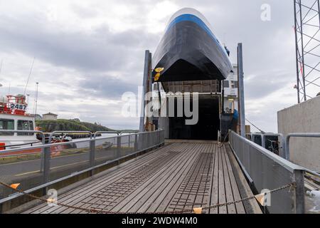 Stykkisholmur, Islande - 1 juillet 2023 : quai de chargement pour les voitures et les véhicules à conduire sur le ferry Baldur Seatours depuis l'île de Sugandisey Banque D'Images