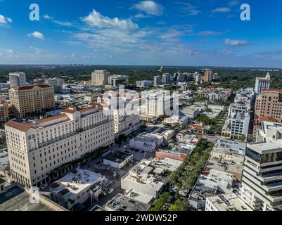 Vue aérienne du centre-ville de Coral Gables à Miami Floride une communauté planifiée sur le thème méditerranéen avec un caractère riche. Style néo-méditerranéen bu Banque D'Images