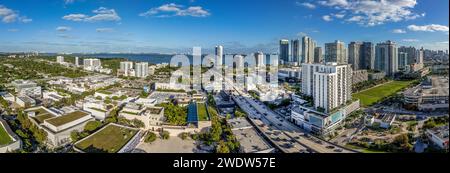 Quartier design de Miami, vue aérienne de Beverly Terrace avec gratte-ciel du centre-ville de Miami Banque D'Images