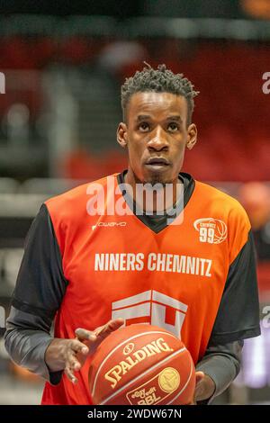 Chemnitz, Deutschland 21. Janvier 2024 : 1.BBL - 2023/2024 - Niners Chemnitz vs FC Bayern München im Bild : Tylor Ongwae (Chemnitz) Banque D'Images