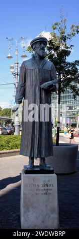 Statue de Kalvin Janos à Kalvin ter, Budapest, Hongrie Jean Calvin (français : Jean Calvin 10 juillet 1509 – 27 mai 1564) est un théologien français, pasteur A. Banque D'Images