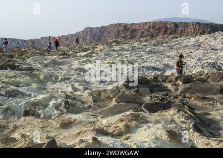 Volcan et paysage de lave dans le désert de Danakil, Ethiopie le désert de Danakil (ou désert Afar) est un désert du nord-est de l'Ethiopie, du sud de l'Erythrée, an Banque D'Images