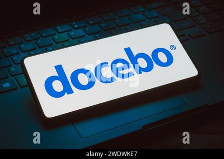Brésil. 22 janvier 2024. Sur cette photo, le logo Docebo Inc. Est affiché sur l'écran d'un smartphone. (Photo de Rafael Henrique/SOPA Images/Sipa USA) *** strictement à des fins éditoriales *** crédit : SIPA USA/Alamy Live News Banque D'Images