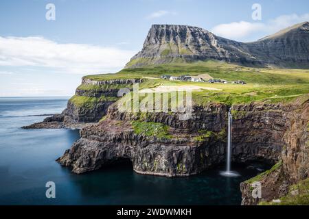 La cascade de Múlafossur à Gásadalur, Vágar, Îles Féroé Banque D'Images