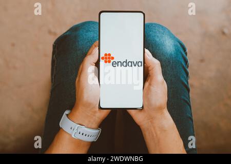 Brésil. 17 janvier 2024. Sur cette photo, le logo Endava est affiché sur l'écran d'un smartphone. (Image de crédit : © Rafael Henrique/SOPA Images via ZUMA Press Wire) USAGE ÉDITORIAL SEULEMENT! Non destiné à UN USAGE commercial ! Banque D'Images