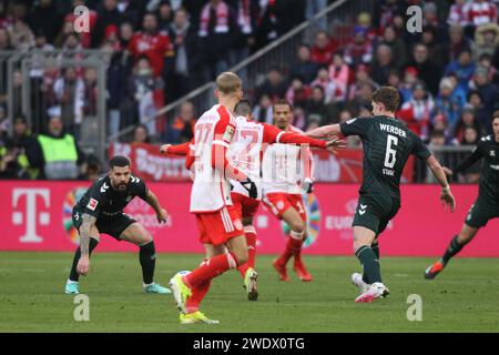 MUNICH, Allemagne. , . #6 ÉTAPE Jens, #3 Anthony JUNG du SV Werder Bremen vs 22 Raphael GUERREIRO lors du match de Bundesliga football entre le FC Bayern Muenchen et SV WERDER BREMEN à l'Allianz Arena de Munich en 21. Janvier 2024, Allemagne. DFL, Fussball, 0:1, (photo et copyright @ ATP images/Arthur THILL (THILL Arthur/ATP/SPP) crédit : SPP Sport Press photo. /Alamy Live News Banque D'Images