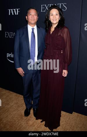 Joseph Y. Bae und Janice Y. K. Lee BEI der Premiere der Amazon Prime Video Miniserie 'expats' im Museum of Modern Art New York, 21.01.2024 Banque D'Images