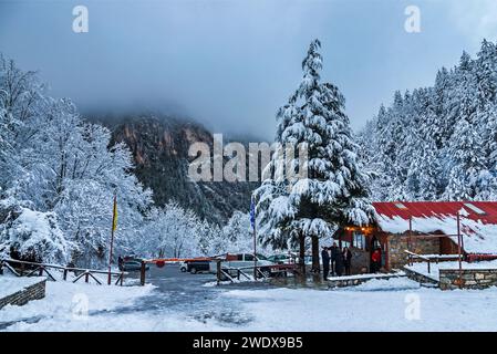 'Prionia' (ancien refuge de montagne, aujourd'hui une taverne) au coeur du Mont Olympe, Pieria, Central, Macédoine, Grèce. Banque D'Images