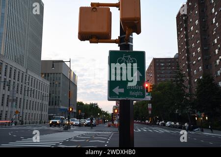 MANHTTAN/BROOKLYN/NEW YORK CITY/NEW YORK/USA/08-JUIN 2018  . Touristes et traversée publique brookklyn mariée de Mahhattan et brooklyn bothnisland . (Photo.Francis Dean / Deanpictures. Banque D'Images