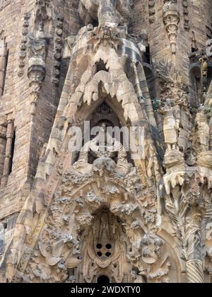 Mariage de la Vierge et du compris Joseph, groupe de sculptures de la façade de la Nativité de la basilique de la Sagrada Familia Banque D'Images