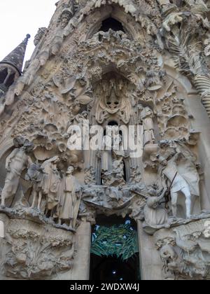 La fuite d'Egipt et le meurtre d'enfants, groupe de sculpture de la façade de la Nativité de la Basilique de la Sagrada Familia Banque D'Images