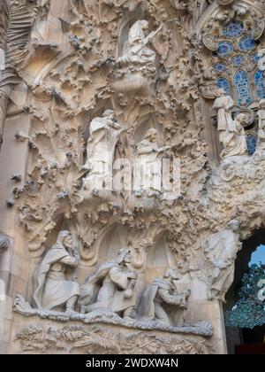 Les trois sages, groupe de sculpture de la façade de la Nativité de la basilique de la Sagrada Familia Banque D'Images