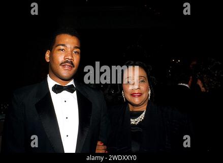 **PHOTO DE FICHIER** Dexter Scott King est décédé. Coretta Scott King et Dexter King 1990 crédit : Ralph Dominguez/MediaPunch crédit : MediaPunch Inc/Alamy Live News Banque D'Images