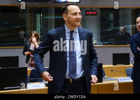 Bruxelles, Belgique. 22 janvier 2024. Radoslaw SIKORSKI, ministre des Affaires étrangères, arrive pour une réunion du Conseil des Affaires étrangères (FAC) au siège de l'UE à Bruxelles, Belgique, le 22 janvier 2024 Credit : ALEXANDROS MICHAILIDIS/Alamy Live News Banque D'Images