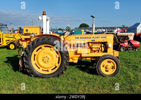 Frome, Somerset, Royaume-Uni - septembre 23 2023 : un tracteur diesel Fordson Major Vintage 1960 au Somerset Festival of transport 2023 Banque D'Images