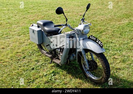 Frome, Somerset, Royaume-Uni - septembre 23 2023 : une moto Velocette Mk III LE 1965, ABH 28C, au Somerset Festival of transport 2023 Banque D'Images