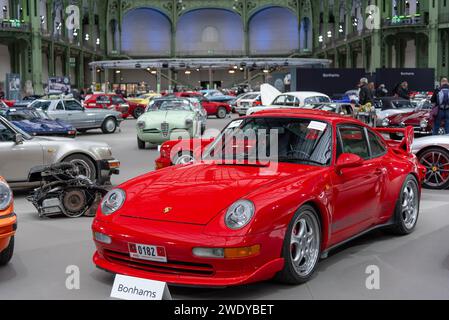 Vente Bonhams 2020 au Grand Palais à Paris. Focus sur une Porsche 993 Carrera RS rouge 1995. N° de châssis WP0ZZZ99ZTS390135. Banque D'Images