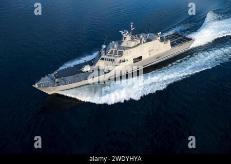 Vue aérienne de la proue bâbord de l'USS Wichita (LCS-13) pendant les essais d'acceptation US Nav Banque D'Images