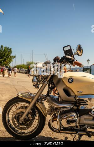 Zakynthos, Grèce - 25 septembre 2022 : BMW R1200C était une moto de croisière fabriquée par BMW Motorrad de 1997 à 2004 en BMW Banque D'Images