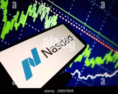 KONSKIE, Pologne - 22 janvier 2024 : logo de la société Nasdaq affiché sur l'écran du téléphone portable Banque D'Images