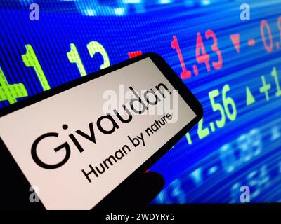 KONSKIE, Pologne - 22 janvier 2024 : logo de la société Givaudan affiché sur l'écran du téléphone portable Banque D'Images