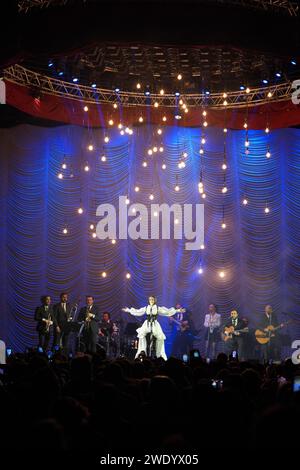 ISTANBUL, TURKIYE - 12 MAI 2023 : concert de la chanteuse turque Zeynep Bastik à Istanbul Banque D'Images