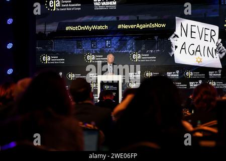 Manuel Angel Moratinos, Secrétaire général adjoint de l'ONU, Haut Représentant de l'UNAOC, s'adresse au public du symposium de l'Association juive européenne au Centre de conférences de l'hôtel Hilton à Cracovie, à l'approche du 79e anniversaire de la libération d'Auschwitz. Le symposium se concentre sur la montée de l'antisémitisme en Europe après l'attaque brutale d'octobre 7 2023 contre Israël et la réaction militaire aveugle d'Israël contre les Palestiniens. Banque D'Images