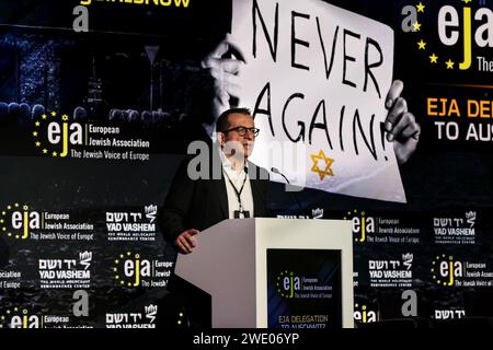 Jorgos Papadakis, directeur général d'EJA, prend la parole lors du symposium de l'Association juive européenne - la voix juive de l'Europe dans la salle de conférence de l'hôtel Doubletree Hilton à Cracovie, Pologne, le 22 janvier 2024. La réunion discute de l'antisémitisme accru en Europe après l'attaque brutale du 7 2023 octobre et la guerre israélienne dans la bande de Gaza. Banque D'Images