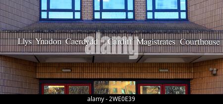 Façade principale du tribunal de première instance de Cardiff, Cardiff. Prise en janvier 2024 Banque D'Images