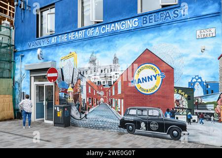 Murale peinte sur le mur d'un restaurant de la ville de Belfast, Irlande du Nord. Banque D'Images