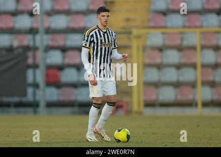 Vinovo, Italie. 20 janvier 2024. Tarik Muharemovic de la Juventus pendant le match de Serie C au Juventus Center, Vinovo. Le crédit photo devrait se lire : Jonathan Moscrop/Sportimage crédit : Sportimage Ltd/Alamy Live News Banque D'Images