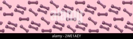 Beaucoup d'haltères sur fond rose. Motif pour la conception Banque D'Images