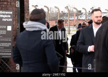 Oswiecim, Pologne. 22 janvier 2024. Elon Musk vu à l'entrée du camp d'Auschwitz, qu'il visita pendant son séjour en Pologne. Crédit : SOPA Images Limited/Alamy Live News Banque D'Images