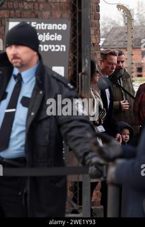 Oswiecim, Pologne. 22 janvier 2024. Elon Musk vu à l'entrée du camp d'Auschwitz, qu'il visita pendant son séjour en Pologne. Crédit : SOPA Images Limited/Alamy Live News Banque D'Images