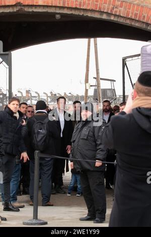 Oswiecim, Pologne. 22 janvier 2024. Elon Musk vu à l'entrée du camp d'Auschwitz, qu'il visita pendant son séjour en Pologne. Crédit : SOPA Images Limited/Alamy Live News Banque D'Images