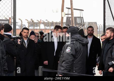 Oswiecim, Pologne. 22 janvier 2024. Elon Musk vu à l'entrée du camp d'Auschwitz, qu'il visita pendant son séjour en Pologne. Crédit : SOPA Images Limited/Alamy Live News Banque D'Images