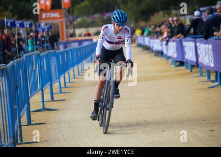 Benidorm, Espagne. 21 janvier 2024. Benidorm, Espagne, le 21 janvier 2024 : la cycliste Viktoria Chladonova (21 ans) lors de l'épreuve junior féminine de la coupe du monde de Cyclo-cross UCI 2024, le 21 janvier 2024, au parc Foietes, à Benidorm, Espagne. (Photo Alberto Brevers/Pacific Press) crédit : Pacific Press Media production Corp./Alamy Live News Banque D'Images