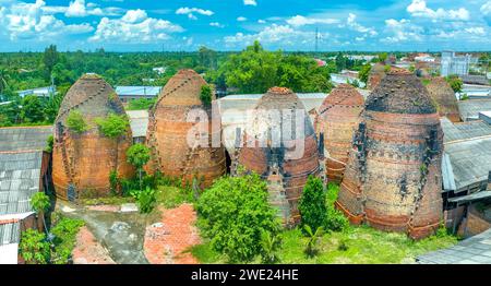 Vue aérienne du four de briques Mang Thit à Vinh long. Briques d'argile brûlée utilisées dans la construction traditionnelle du vietnamien. Delta du Mékong, Vinh long, Vietnam Banque D'Images