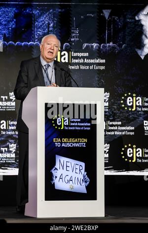 Cracovie, Pologne. 22 janvier 2024. Manuel Angel Moratinos, sous-Secrétaire général de l'ONU et Haut Représentant de l'UNAOC, s'adresse à l'auditoire du symposium de l'Association juive européenne au Centre de conférences de l'hôtel Hilton à Cracovie, à la veille du 79e anniversaire de la libération d'Auschwitz. Le symposium se concentre sur la montée de l'antisémitisme en Europe après l'attaque brutale d'octobre 7 2023 contre Israël et la réaction militaire aveugle d'Israël contre les Palestiniens. Crédit : SOPA Images Limited/Alamy Live News Banque D'Images