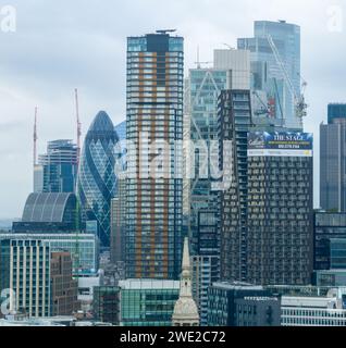 Londres, Royaume-Uni - 30 août 2022 : paysage urbain central de Londres avec des gratte-ciel imposants, Royaume-Uni. Banque D'Images