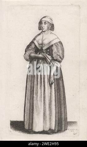 La parure d'une femme (les vêtements des femmes anglaises), Venceslaus Hollar, 1640 anglaise, avec un chapeau avec bord festonné sur la pendaison, cheveux bouclés. Vêtue d'une robe composée d'un corps court, taille haute et de larges manches 7/8, sur une jupe longue, autour de laquelle un tablier blanc est. Un tissu à double col avec bord festonné sur le décolleté, noué au milieu avec un noeud. Gants (?) Dans la main droite. N° 25 de la série ornatus Muliebris Anglicanus. Assiettes de mode en papier de Londres. casque : casquette (+ vêtements pour femmes). Cou-équipement  vêtements (MOUCHOIR) (+ vêtements pour femmes). gants, mitaines Banque D'Images