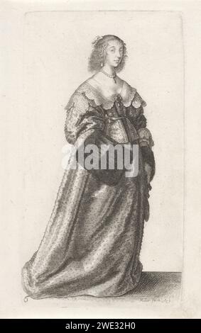 La parure d'une femme (les vêtements des femmes anglaises), Venceslaus Hollar, 1640 dame anglaise avec les cheveux serrés au dos et peignés sur le front et des boucles farinées. Arc à l'arrière de la tête. Boucles d'oreilles en forme de goutte à goutte et autour du cou des perles avec un pendentif en forme de goutte. Vêtue d'une robe composée d'un corps court avec une coupe col bas, taille haute, shot, manches larges demi-longueur, traînant sur une longue jupe spacieuse sur le sol. Collier avec un bijou au milieu. L'avant-bras droit est poignardé dans un gros furi. N° 6 de la série ornatus Muliebris Anglicanus. Le papier de Londres attaque les Européens Banque D'Images