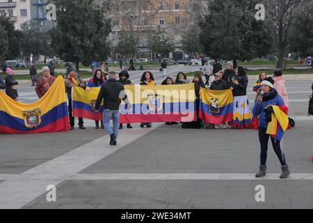 Manifestation de Milan pour la paix en Équateur sur la place centrale de la gare, Lombardie, Italie Banque D'Images