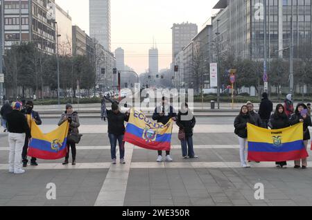 Manifestation de Milan pour la paix en Équateur sur la place centrale de la gare, Lombardie, Italie Banque D'Images