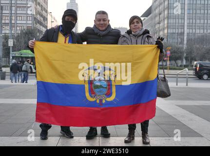 Manifestation de Milan pour la paix en Équateur sur la place centrale de la gare, Lombardie, Italie Banque D'Images