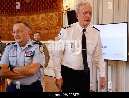Paris, France. 22 janvier 2024. Christian Rodriguez Directeur général de la Gendarmerie et Frédéric veaux Directeur général de la police nationale lors d'une conférence de presse sur la sécurité pour les Jeux olympiques à Paris, France le 22 janvier 2024. Photo de Jean-Bernard Vernier/JBV News/ABACAPRESS.COM crédit : Abaca Press/Alamy Live News Banque D'Images